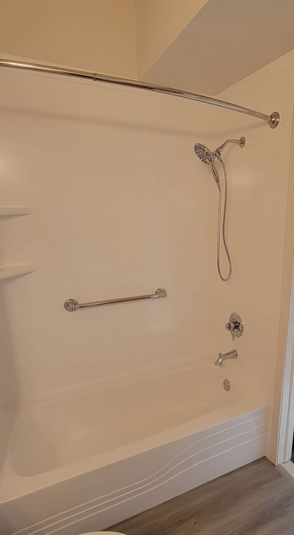 Bath & Shower Combo, Northridge Cir, Waterford, MI 48327