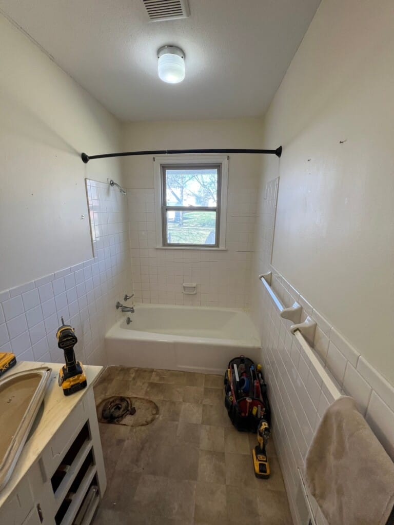Before - Tub To Shower Conversion, S Trail Ridge Dr, Independence, MO 64055