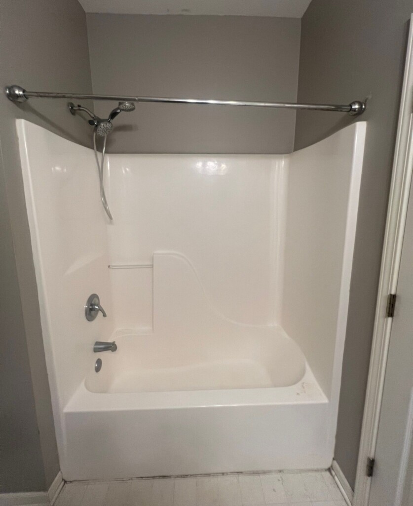 Before - Tub To Shower Conversion, Broad St, Independence, MO 64050