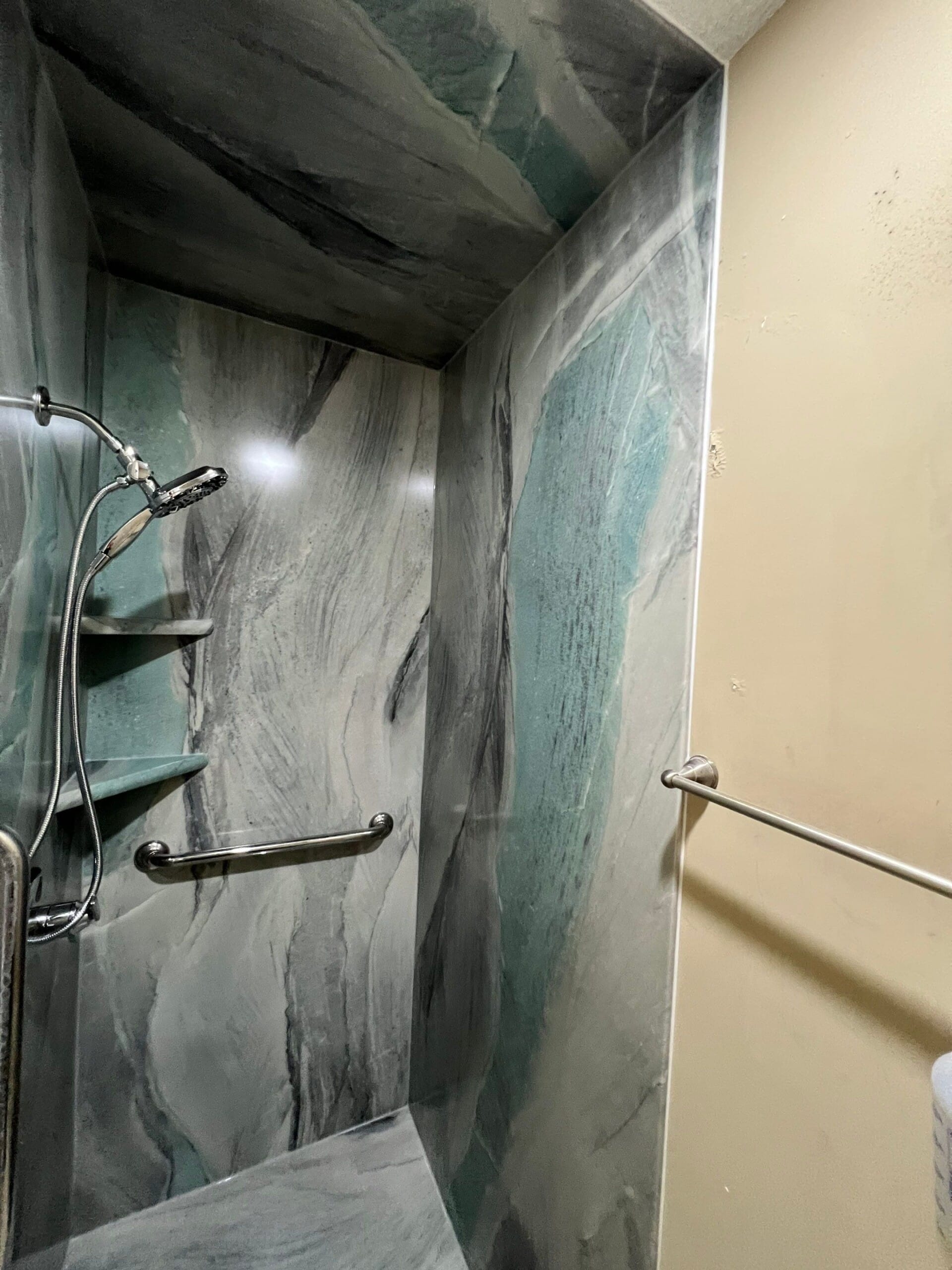 Bathroom Remodel, Laquinta Dr, Grandview, MO 64030
