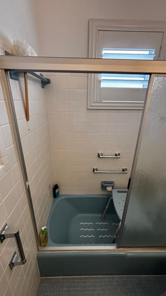 Before - Tub To Shower Conversion, Monroe St, Hollywood, FL 33020