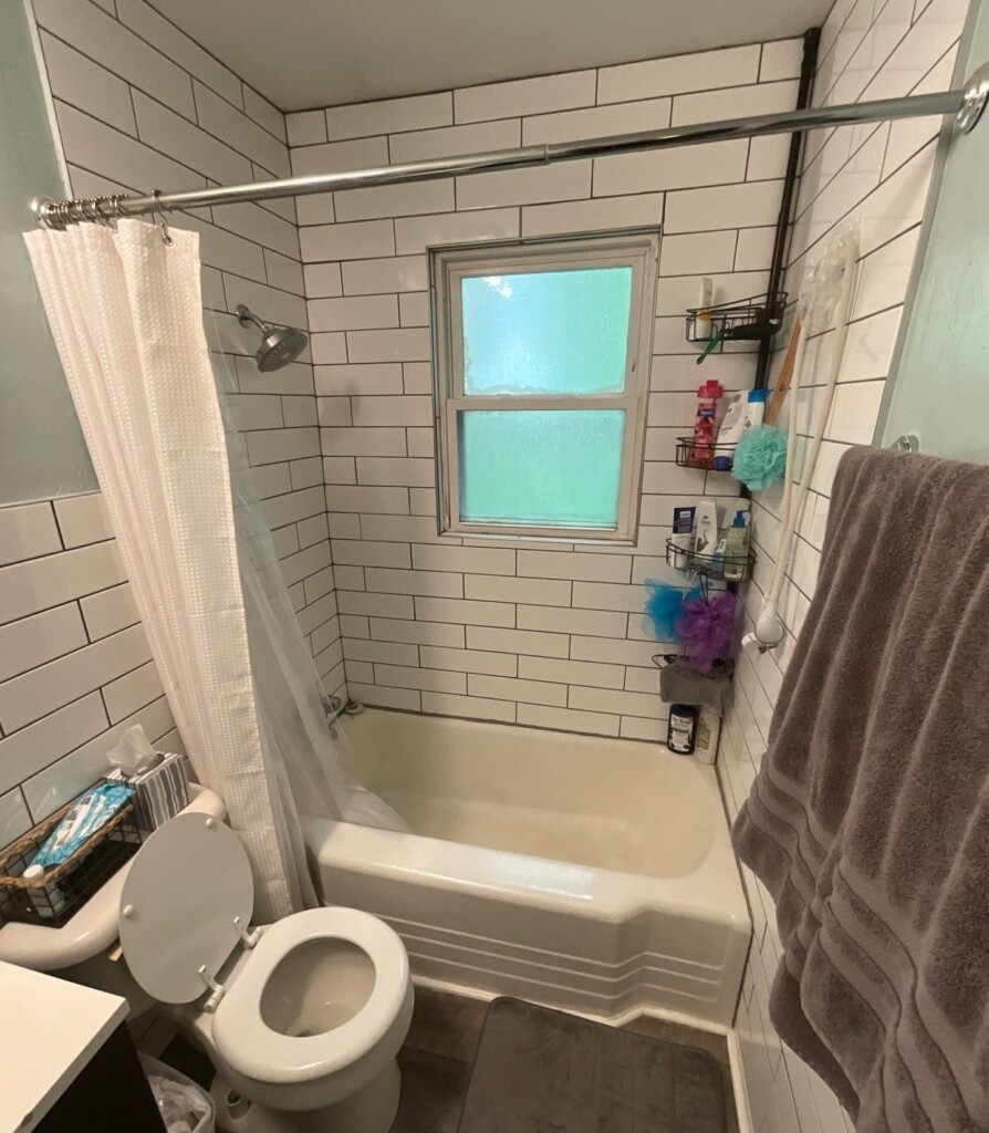 Before - Tub To Shower Conversion, Oak St, Kansas City, MO 64114