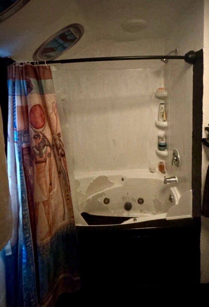 Before - Tub To Shower Conversion, Broad Way, Vancouver, BC V5N