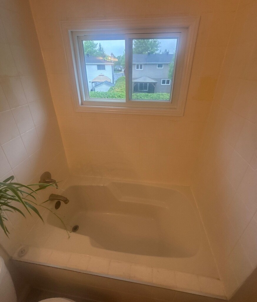 Before - Bathroom Remodel, Highpark Crescent, Ottawa, ON K1B 3G9