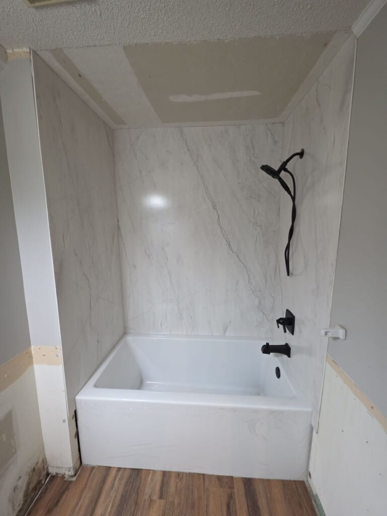 After - Bath & Shower Combo, Dustin Dr, Columbia, Missouri 65203