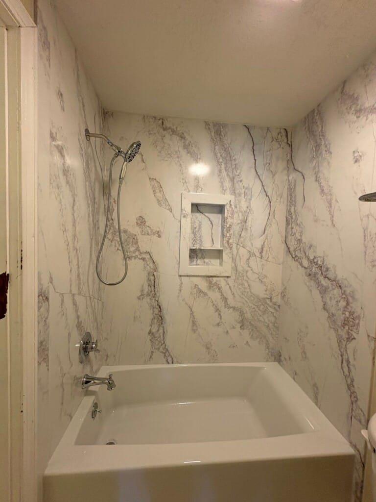 After - Bath & Shower Combo, Napier St, Vancouver, BC V5L