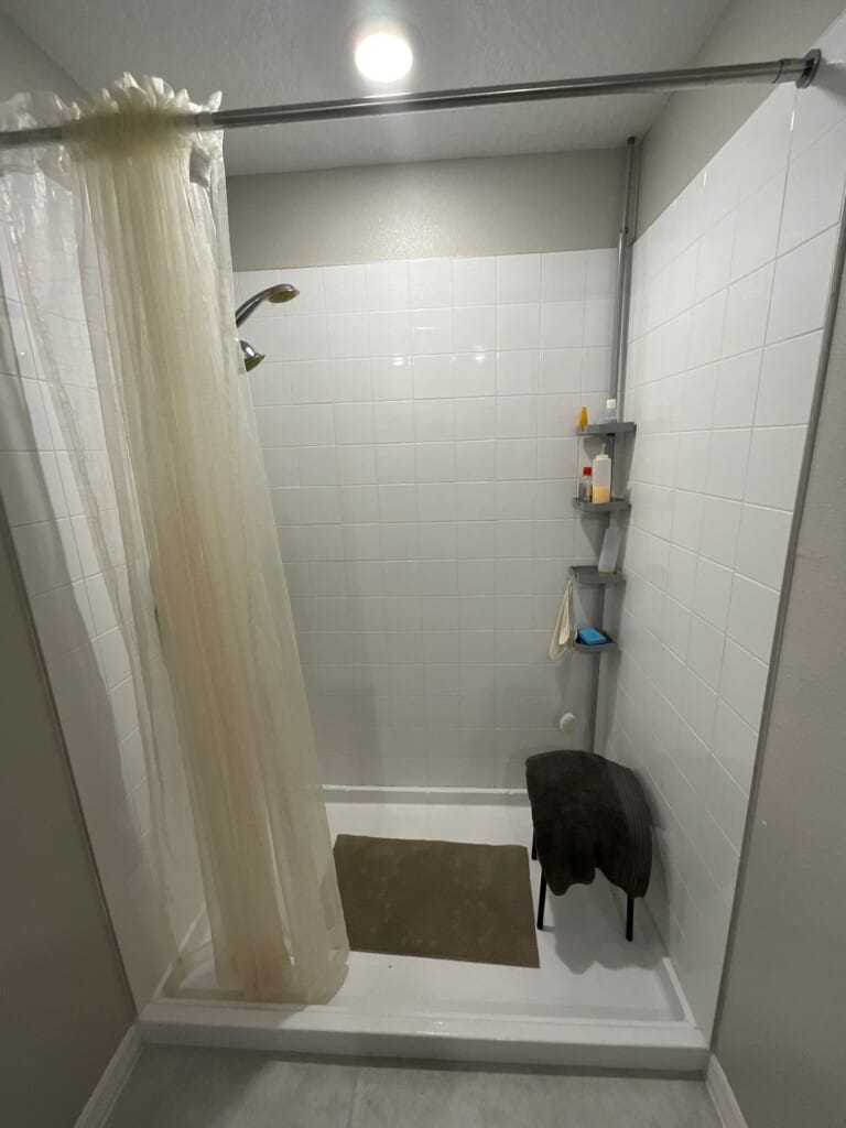 Before - Bath & Shower Combo, Castlerock Dr, Orlando, FL 32828