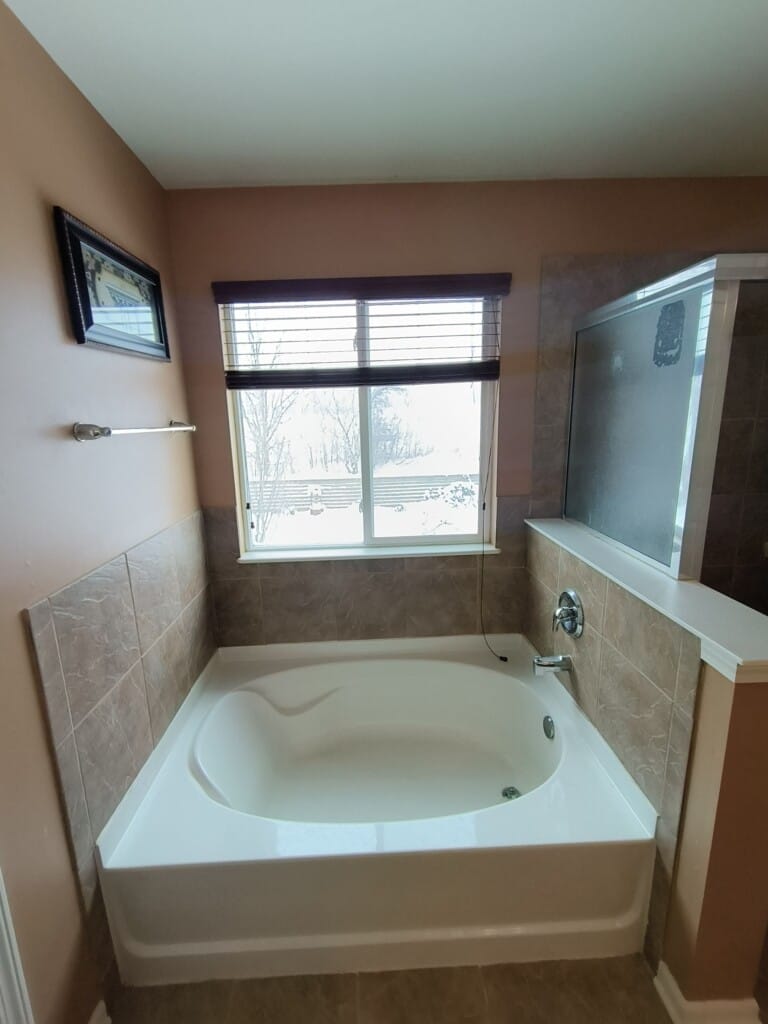 Before - New Bathtub Installation, Chase Ln, Elgin, IL 60124