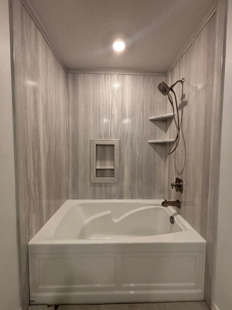 After - Bath & Shower Combo, Castlerock Dr, Orlando, FL 32828