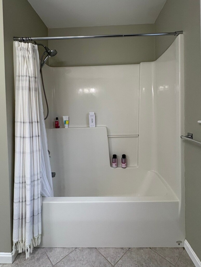 Before - Tub To Shower Conversion, E Pinnacle Ridge Pl SW, Rocky View County, AB T3Z 3N7