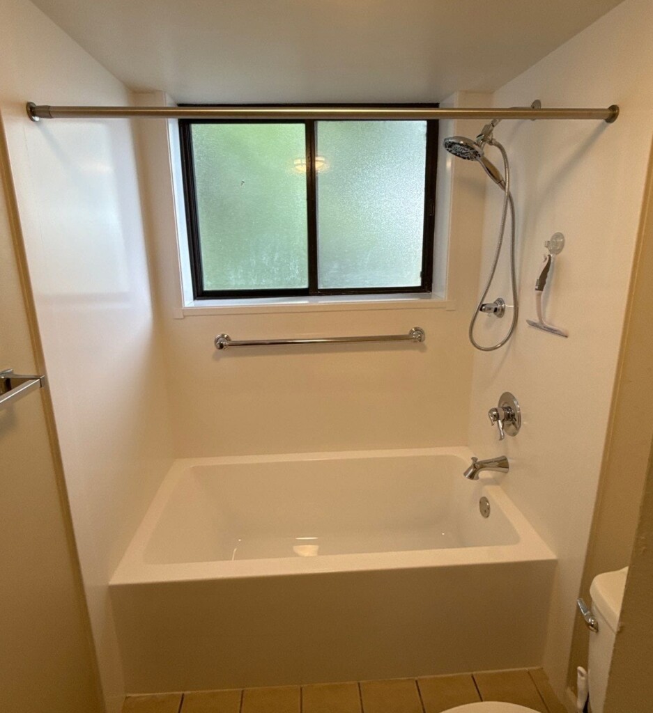 After - Bath & Shower Combo, Lohmeyer Ave, Apt 11, St. Louis, MO 63143