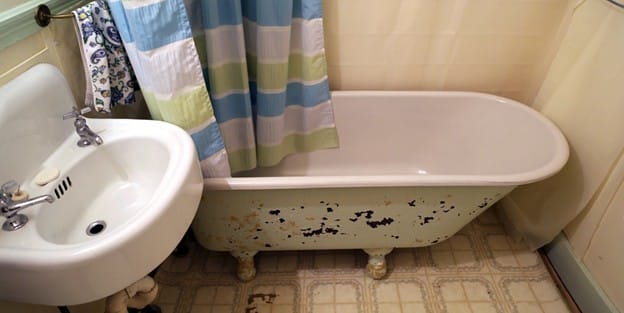 Tub-to-Shower Conversions: The Ultimate Space Saver for Tiny Bathrooms