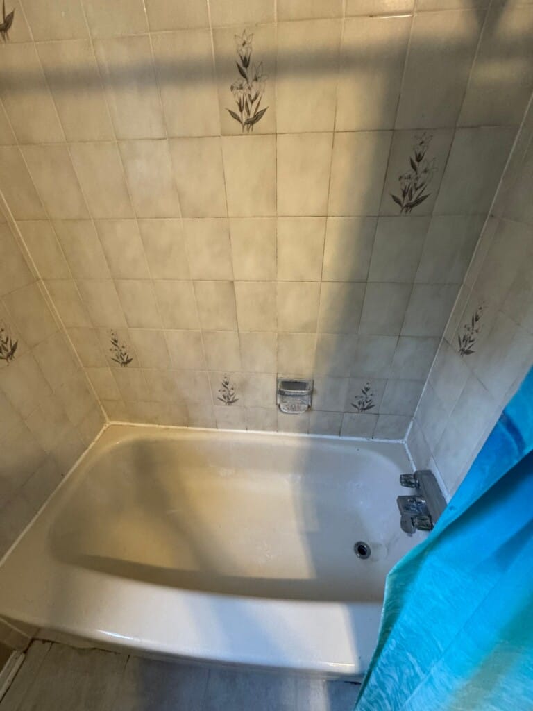 Before - Bath & Shower Combo, Antler Ave, Ottawa, ON K2J 2H2