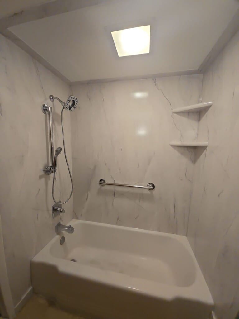 After - Bath & Shower Combo, Oriole Ave, Albany, NY 12209