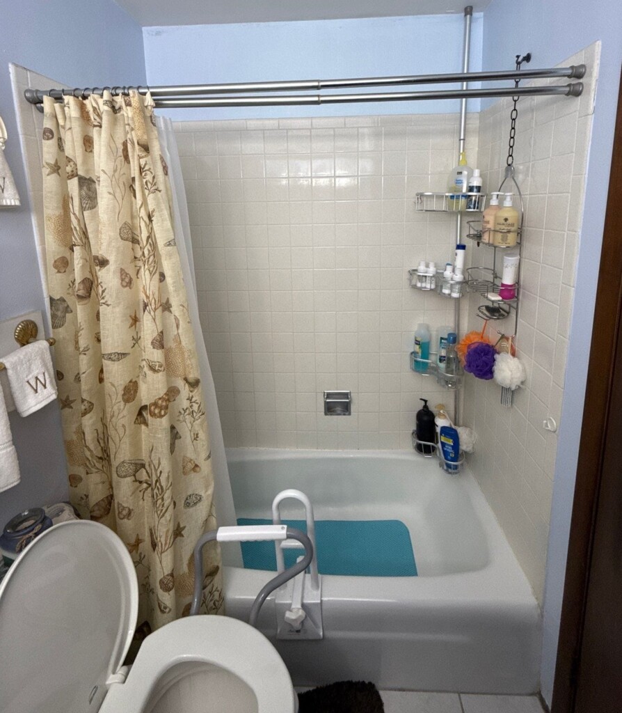 Before - Tub To Shower Conversion, Florida Dr, Rockford, IL 61108