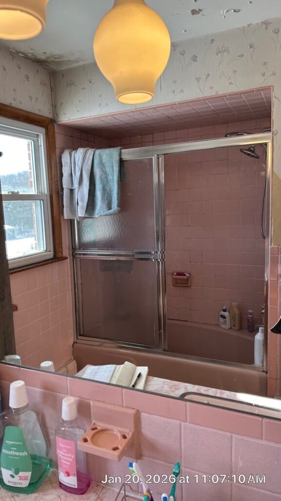 Before - Bath & Shower Combo, Fern Hill Ave, Waterbury, CT 06704