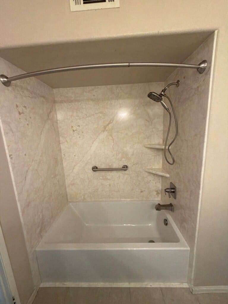 Before - Bath & Shower Combo, Harbor Heights Dr, Unit H, Los Angeles, CA 90710