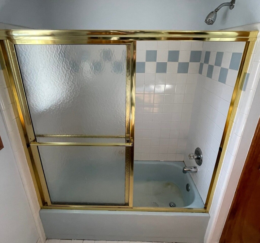 Before - Bath & Shower Combo, Nathan Dr, Macomb Twp, MI 48044