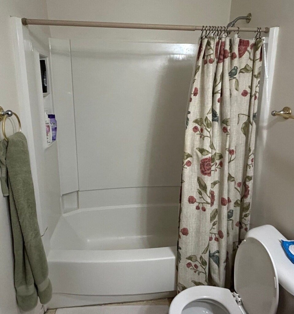 Before - Tub To Shower Conversion, S Glendale Ave, Sioux Falls, SD 57105