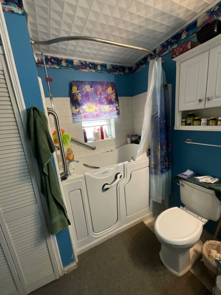 Before - Tub To Shower Conversion, Herrington St, Belton, TX 76513