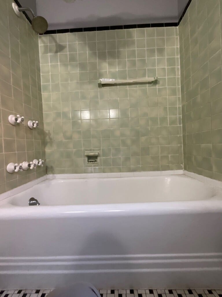 Before - Tub To Shower Conversion, Buckingham Dr, Saint Louis, MO 63105