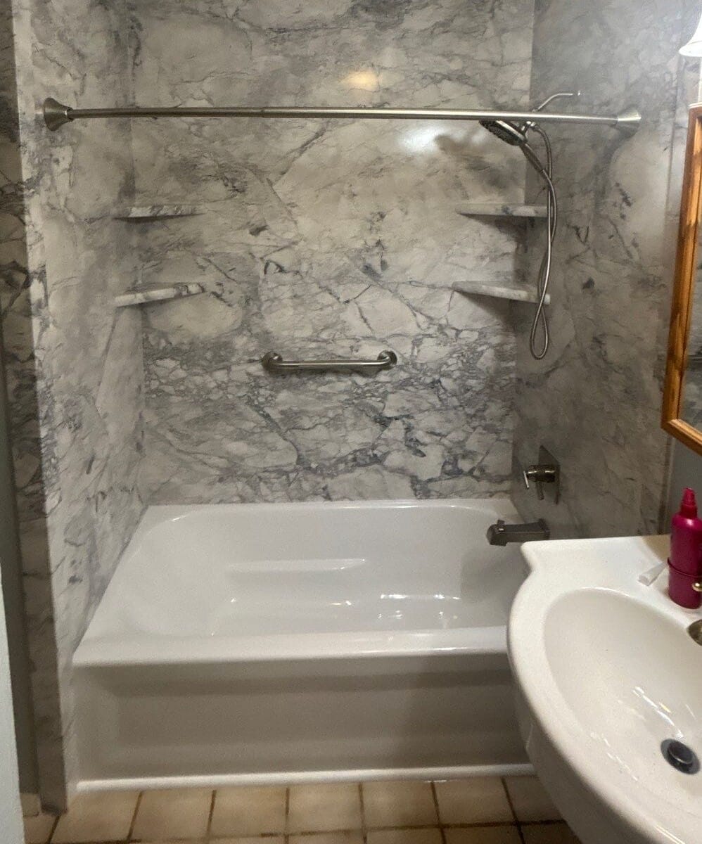 Bath & Shower Combo, Redbank Ln, Huber Heights, OH 45424