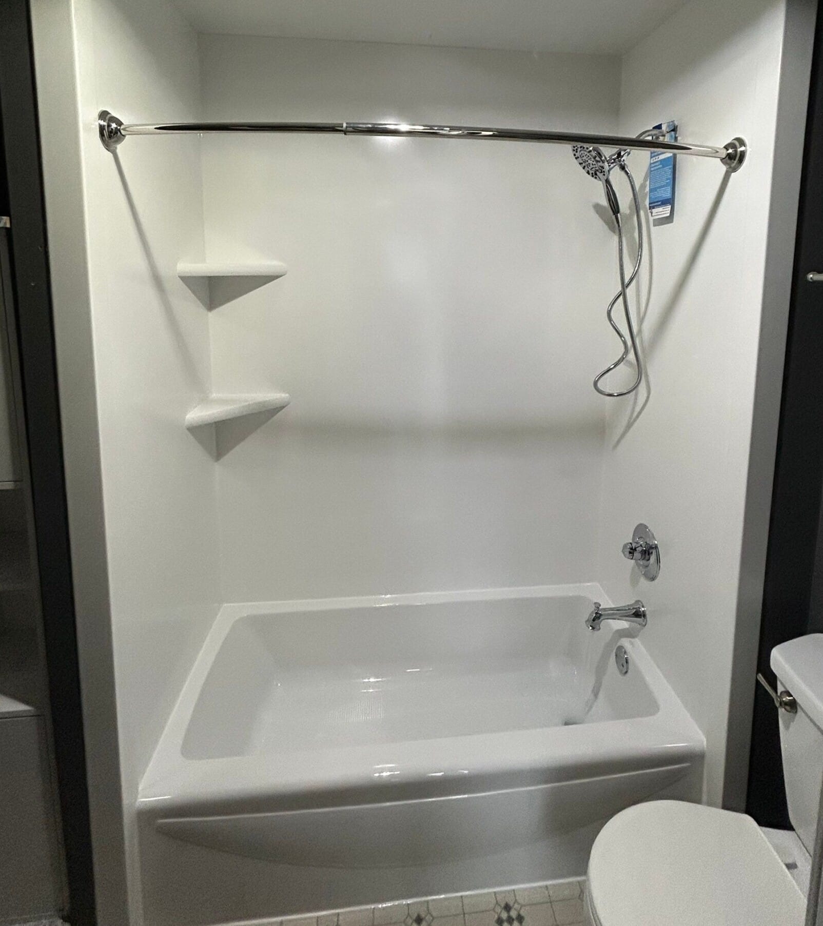 Bath & Shower Combo, N Henry St, Bay City, MI 48706
