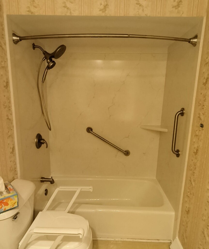 After - Bath & Shower Combo, Hoylake Dr, Rockford, IL 61107
