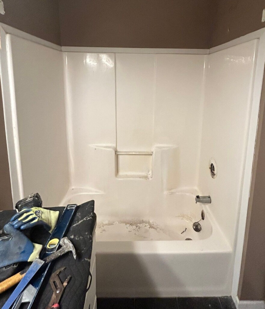 Before - Bath & Shower Combo, Maurice Ct, New Baltimore, MI 48047