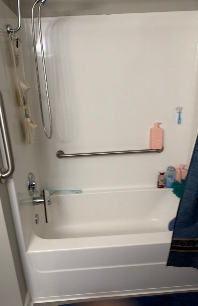 Before - Tub To Shower Conversion, Meadows St, Basehor, KS 66007