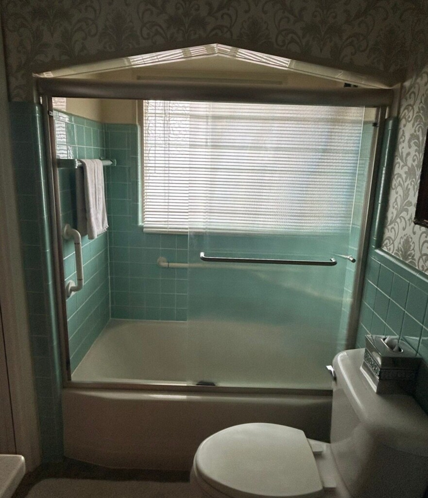 Before - Tub To Shower Conversion, Yorba Linda Blvd, Royal Oak, MI 48073