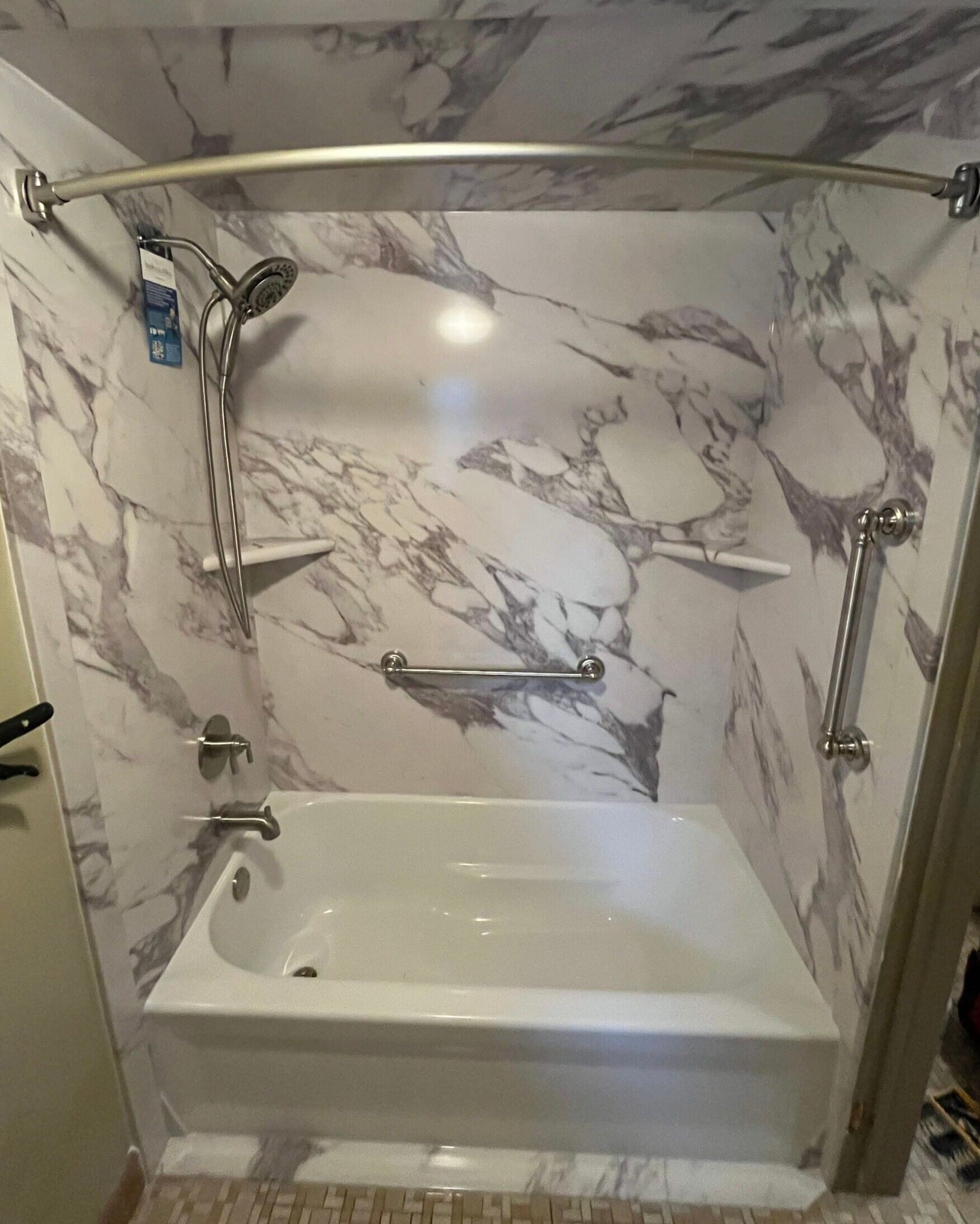 Bath & Shower Combo, Burton Ln, Livonia, MI 48154