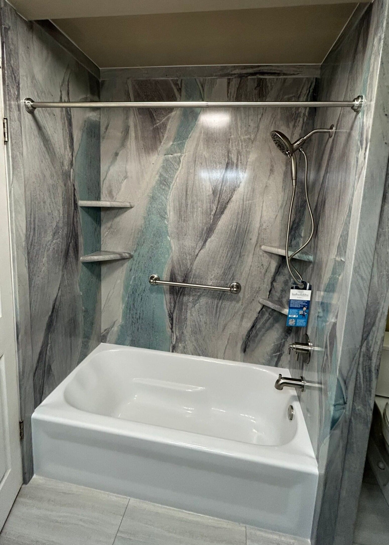 Bath & Shower Combo, Twickingham Dr, Sterling Heights, MI 48310