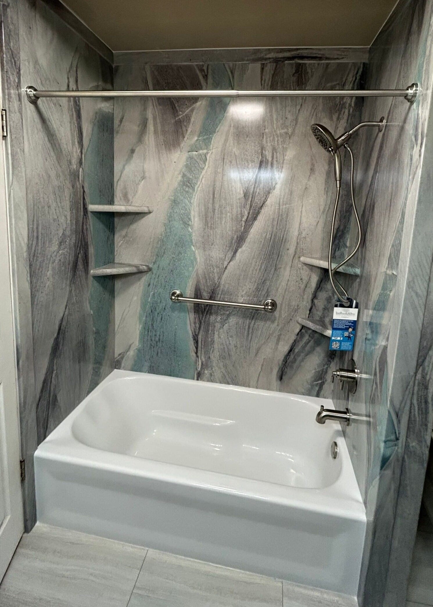 Bath & Shower Combo, Twickingham Dr, Sterling Heights, MI 48310
