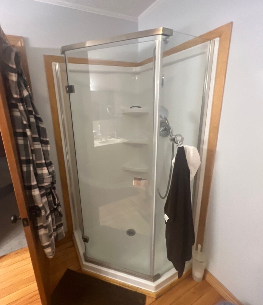Before - Shower Remodel, Winters Private Dr, Elizabethton, TN 37643