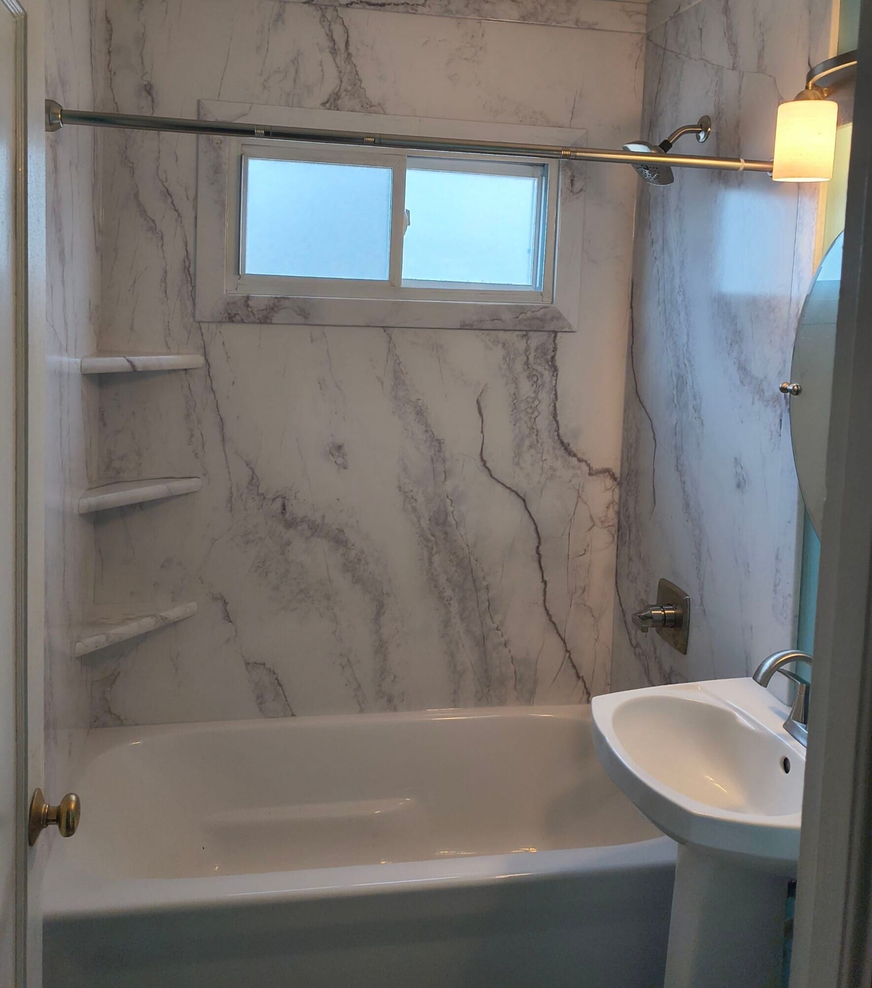Bath & Shower Combo, Eisenhower Rd, Columbus, OH 43224