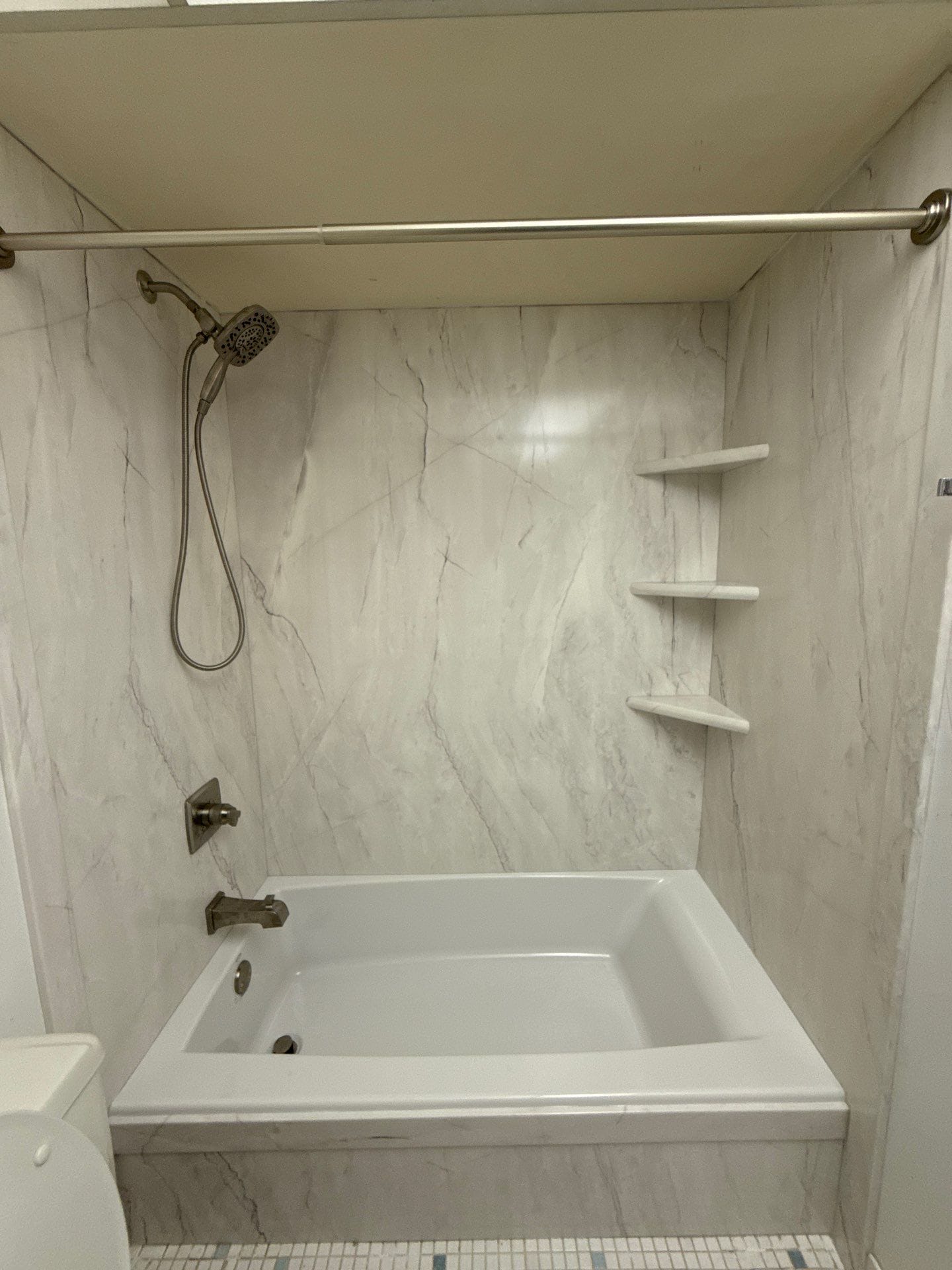 Bath & Shower Combo, W Parliament Pl, Mount Prospect, IL 60056
