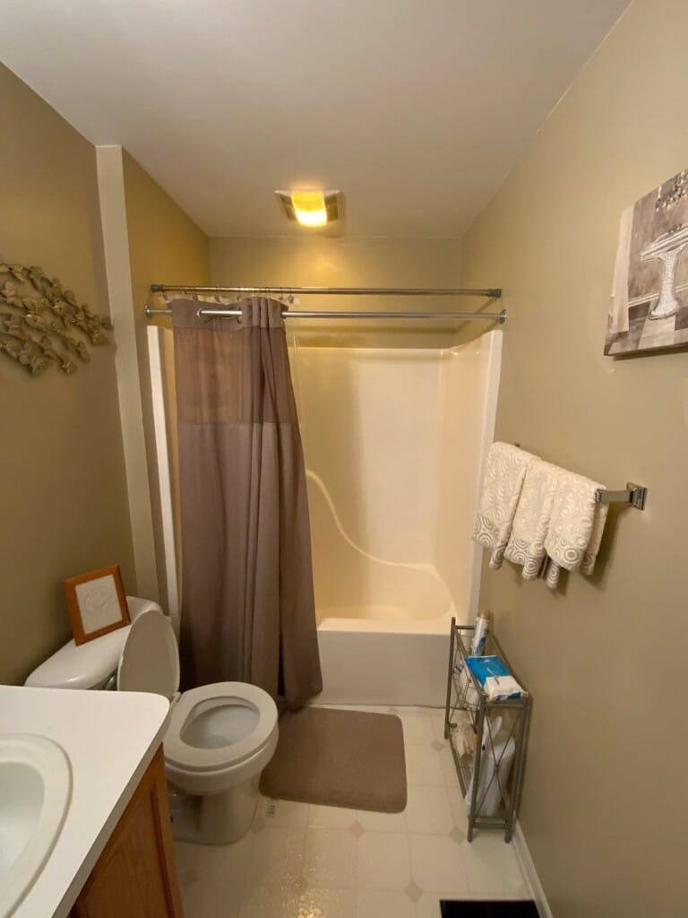 Before - Bath & Shower Combo, Brighton Circle, Grand Blanc, MI 48439