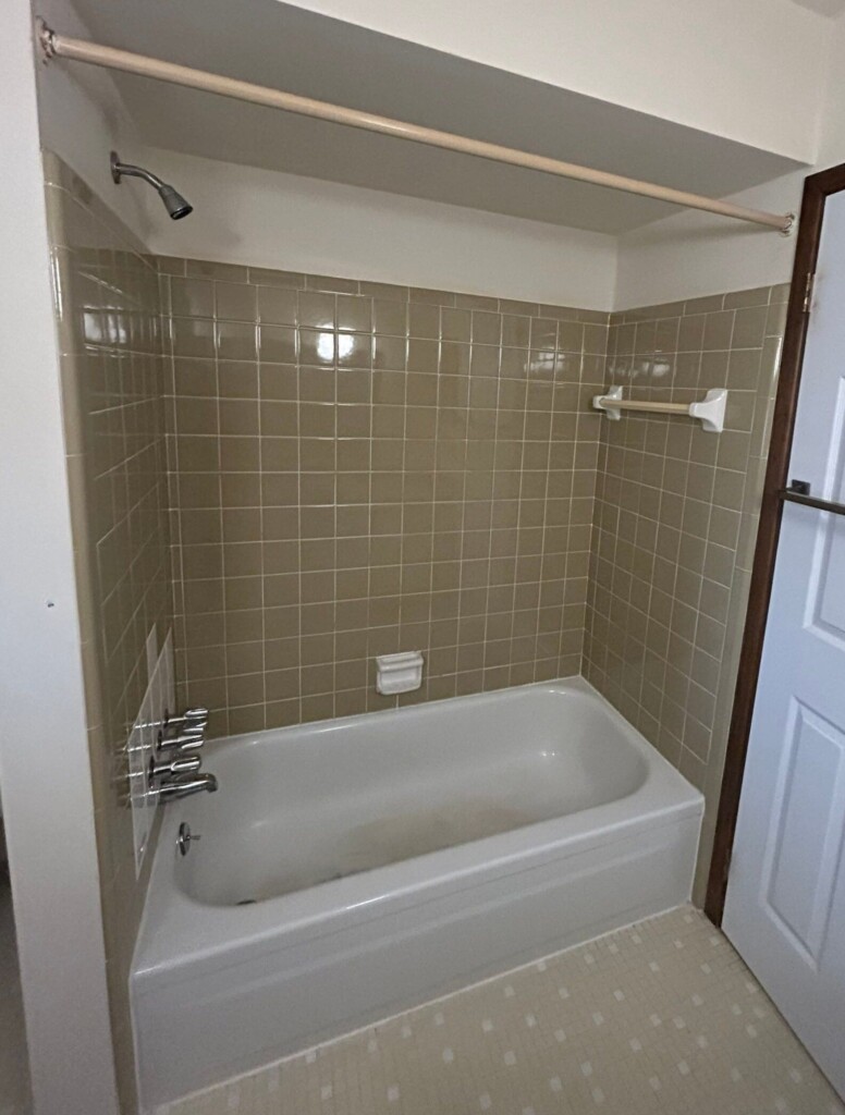 Before - Tub To Shower Conversion, Brougham Dr, Sterling Heights, MI 48312