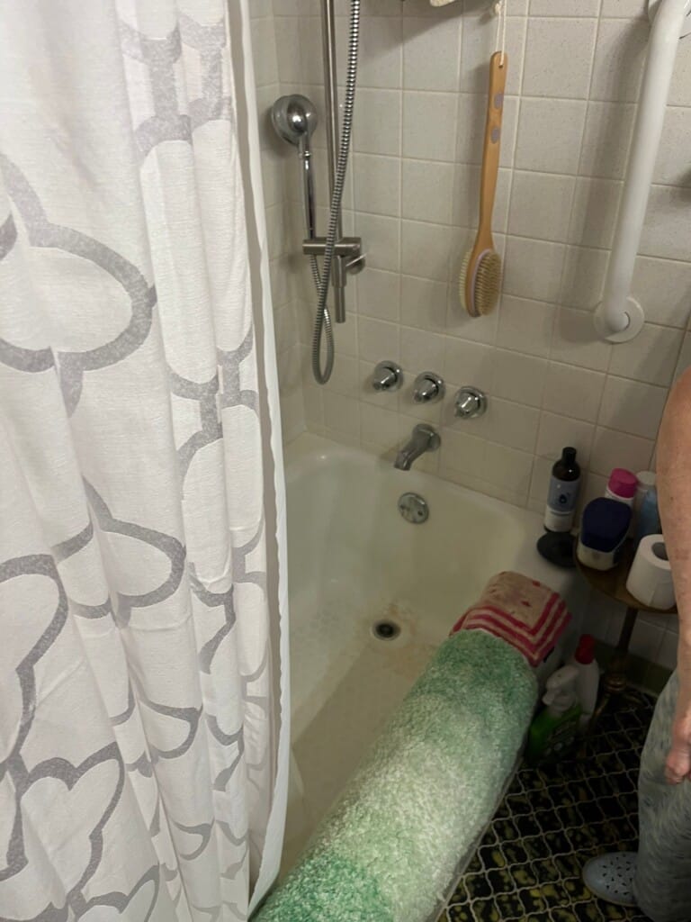 Before - Tub To Shower Conversion, San Tropez Pl, Moorpark, CA 93021