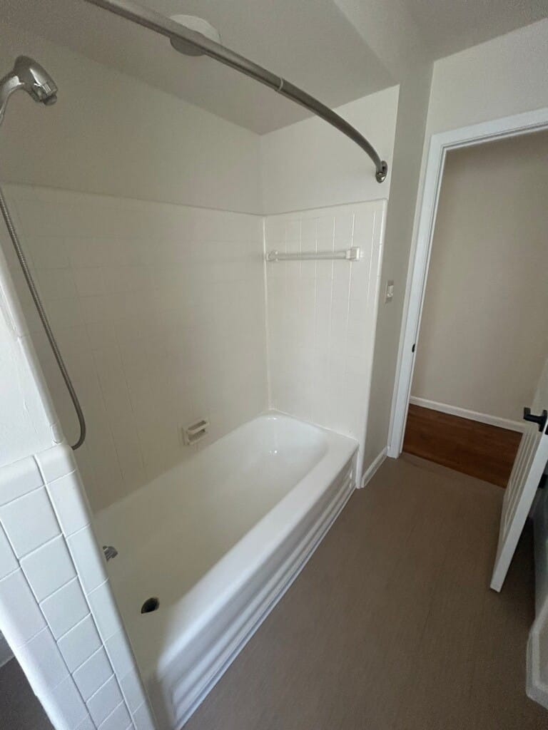 Before - Bath & Shower Combo, Old Forge Ln, Farmington Hills, MI 48334