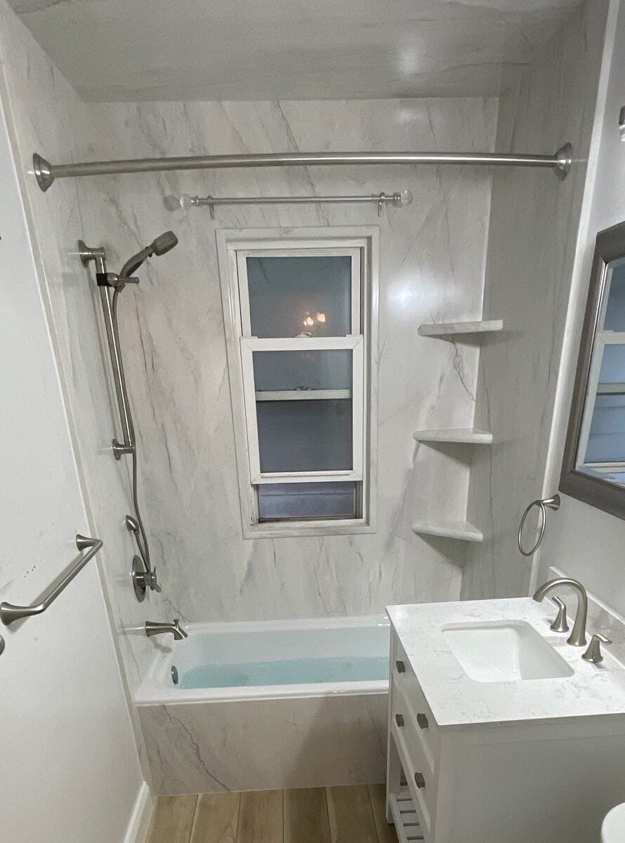 Bath & Shower Combo, Virginia Dr, Troy, MI 48083