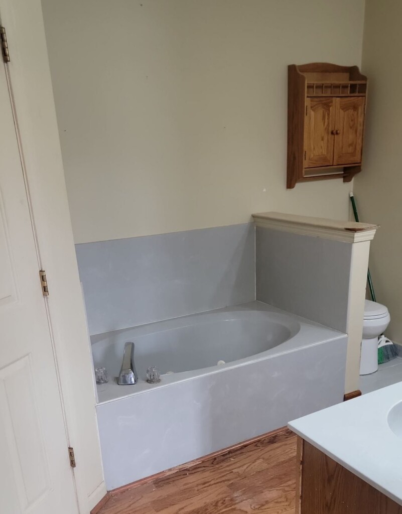 Before - Walk-in Showe Install, Country Knoll Ct, Bartlett, TN 38135