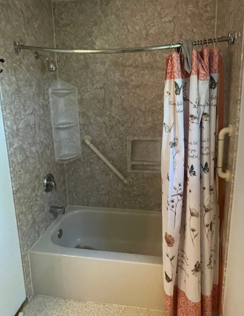 Before - New Bathtub Installation, Staunton Dr, Swartz Creek, MI 48473