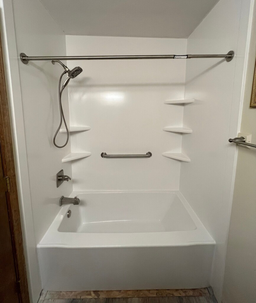 After - New Bathtub Installation, Lawrence Avenue, Belton, MO 64012