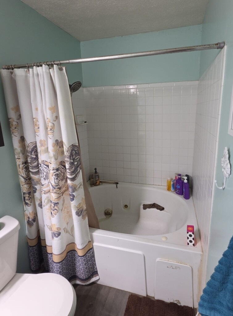 Before - New Bathtub Installation, English Oak Dr, Indianapolis, IN 46235