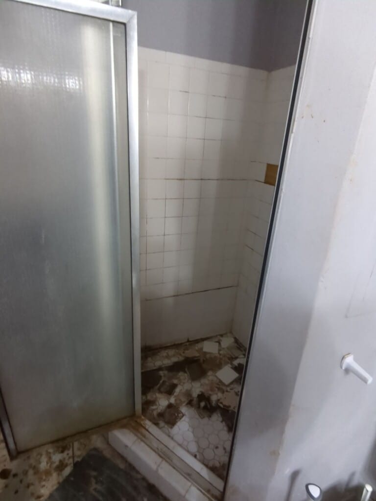 Before - Shower Remodel, E 67th St, Blg 13 Apt 580, Tulsa, OK 74136