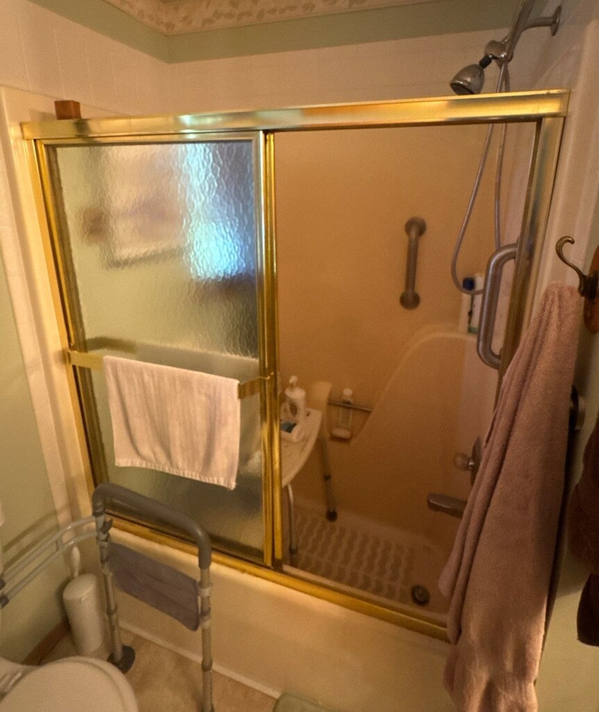 Before - Walk-in Shower Install, Ridgeway Rd, Omaha, NE 68134