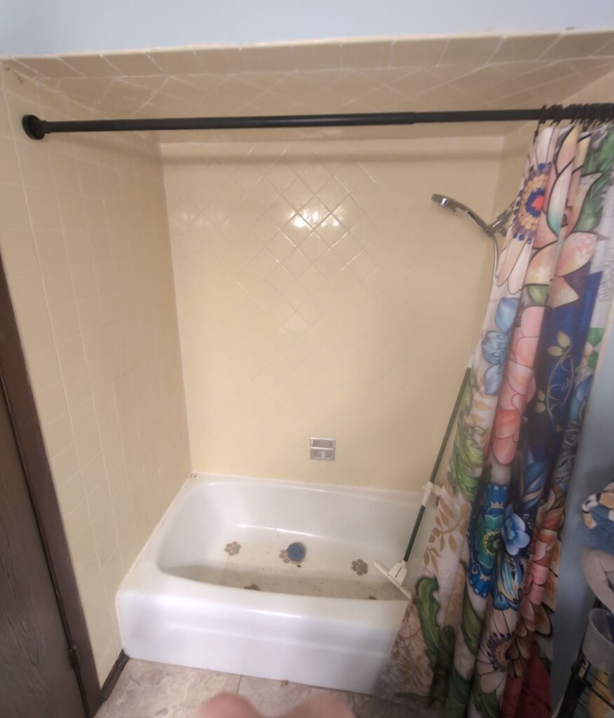 Before - New Bathtub Installation, Woodside Dr, Rockford, IL 61109