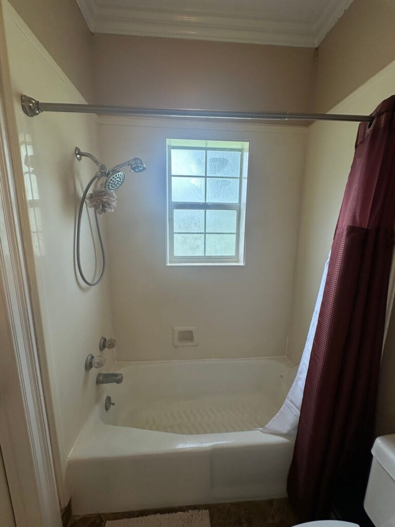 Before - Bath & Shower Combo, Ruthwood Dr, Lafayette, LA 70503